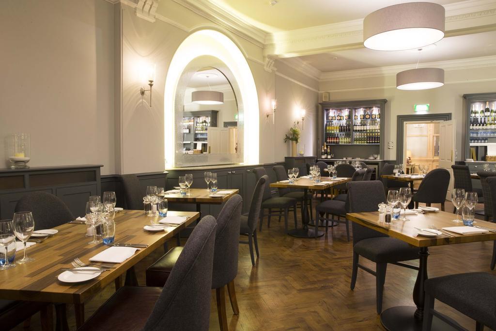 The Bell Hotel Сануидж Екстериор снимка
