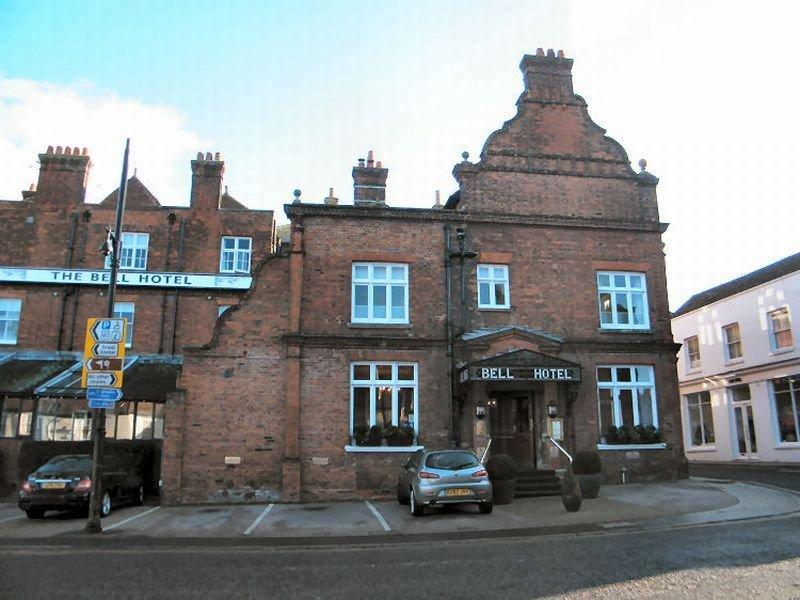 The Bell Hotel Сануидж Екстериор снимка