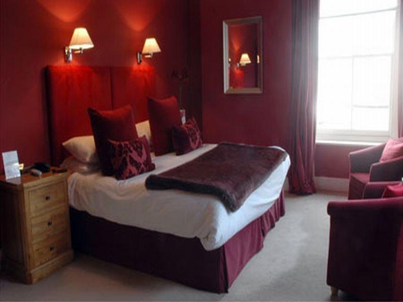 The Bell Hotel Сануидж Екстериор снимка