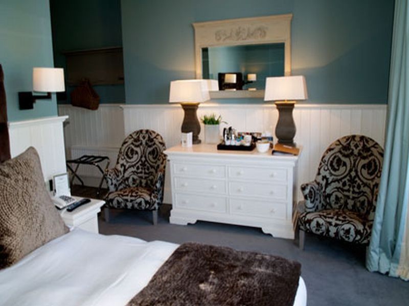 The Bell Hotel Сануидж Екстериор снимка